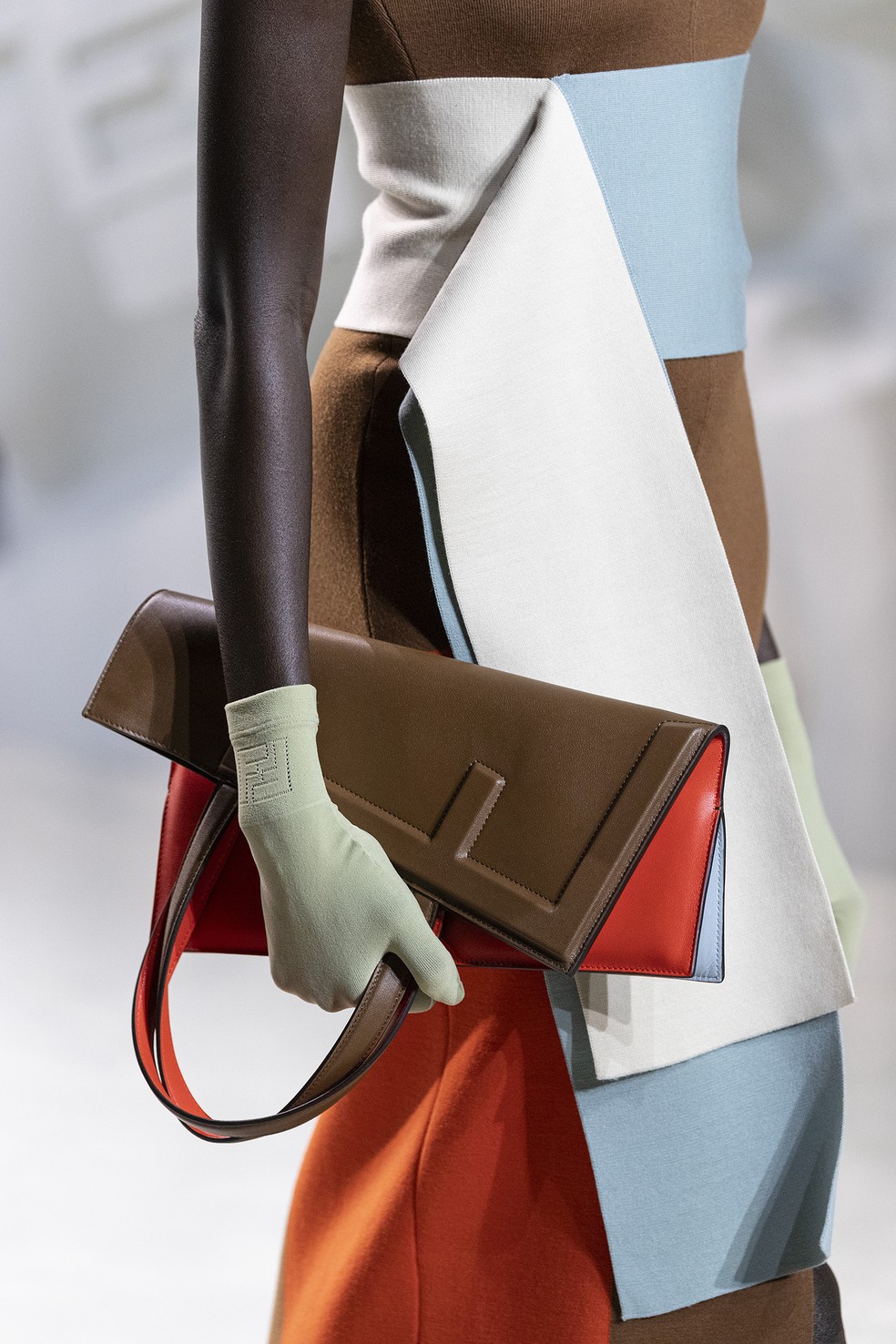 Moda: novos modelos de bolsas da Fendi chegam nas lojas do Brasil