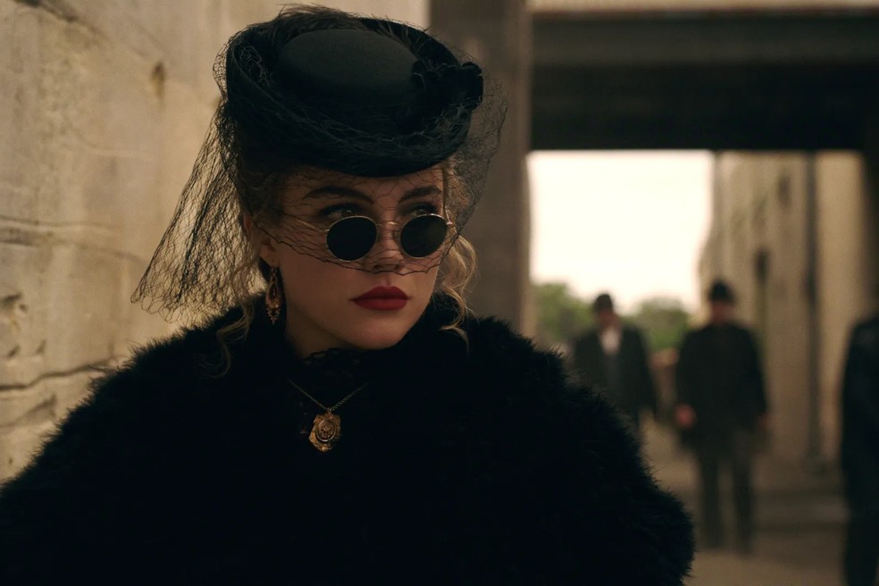Pugh como a nova encarnação de Cathy: Kate. — Foto: Netflix