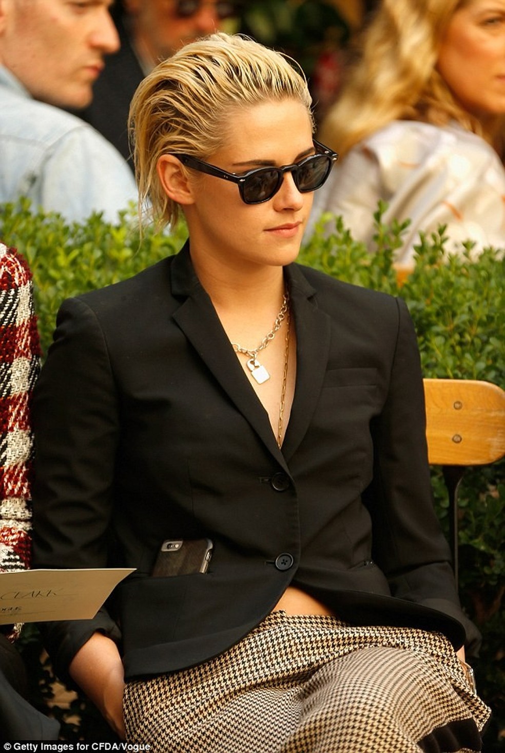 Kristen Stewart assume romance com St. Vincent em festa do CFDA em Los Angeles (Foto: Getty Images) — Foto: Vogue