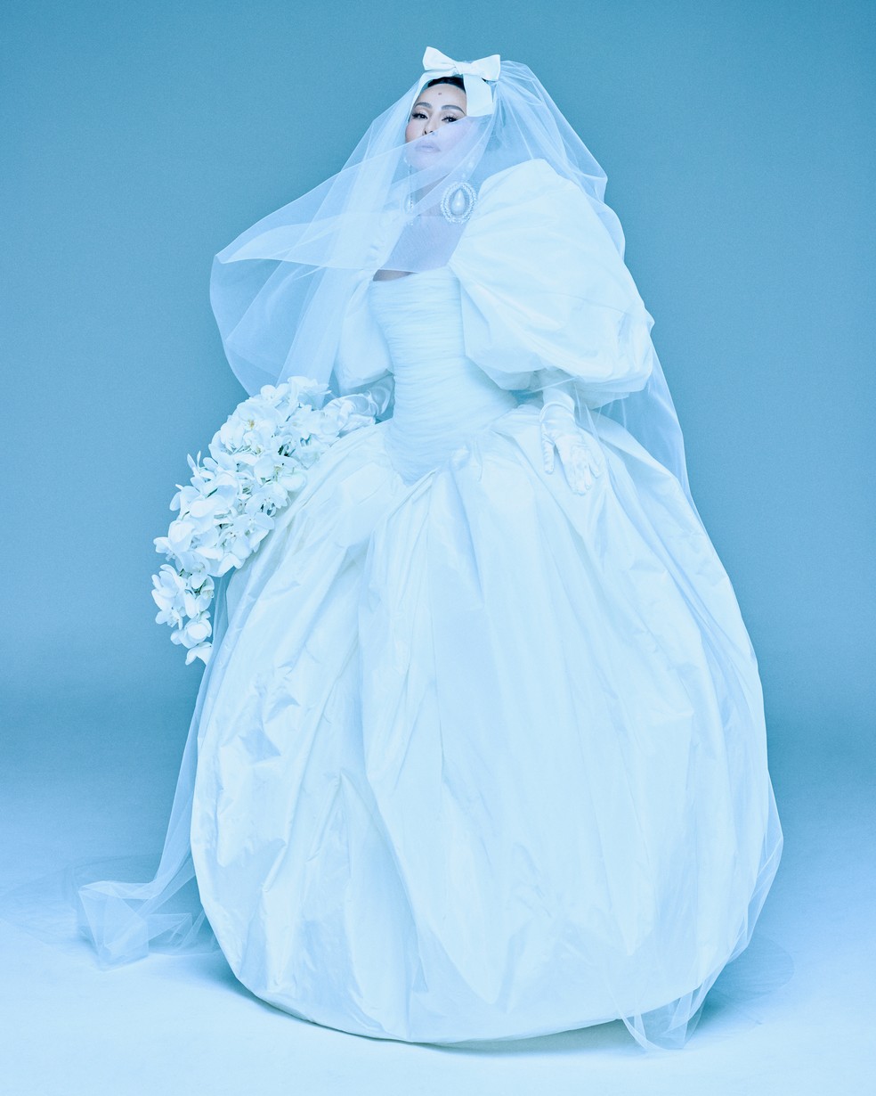 Sabrina Sato usa Giambattista Valli — Foto: Vogue Brasil/ Gabriela Schmdt