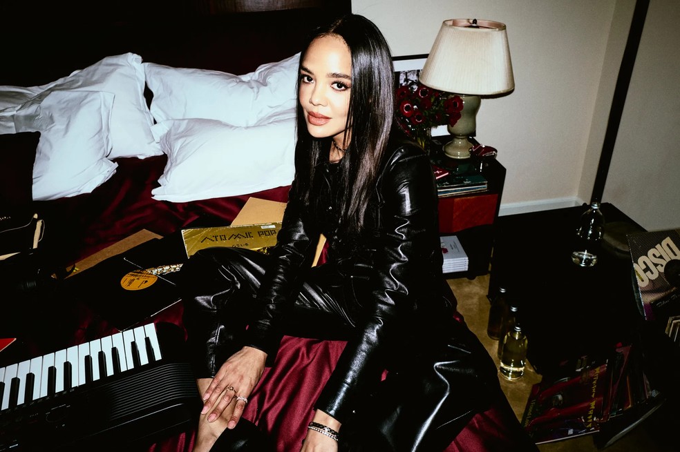 Lily Allen, Gracie Abrams e Tessa Thompson marcam presença no evento de ...