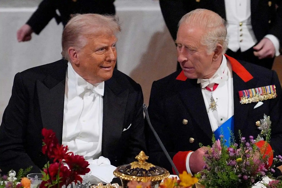 O presidente Donald Trump e o rei Charles participam de um banquete de estado no Castelo de Windsor em 17 de setembro de 2025 — Foto: GettyImages
