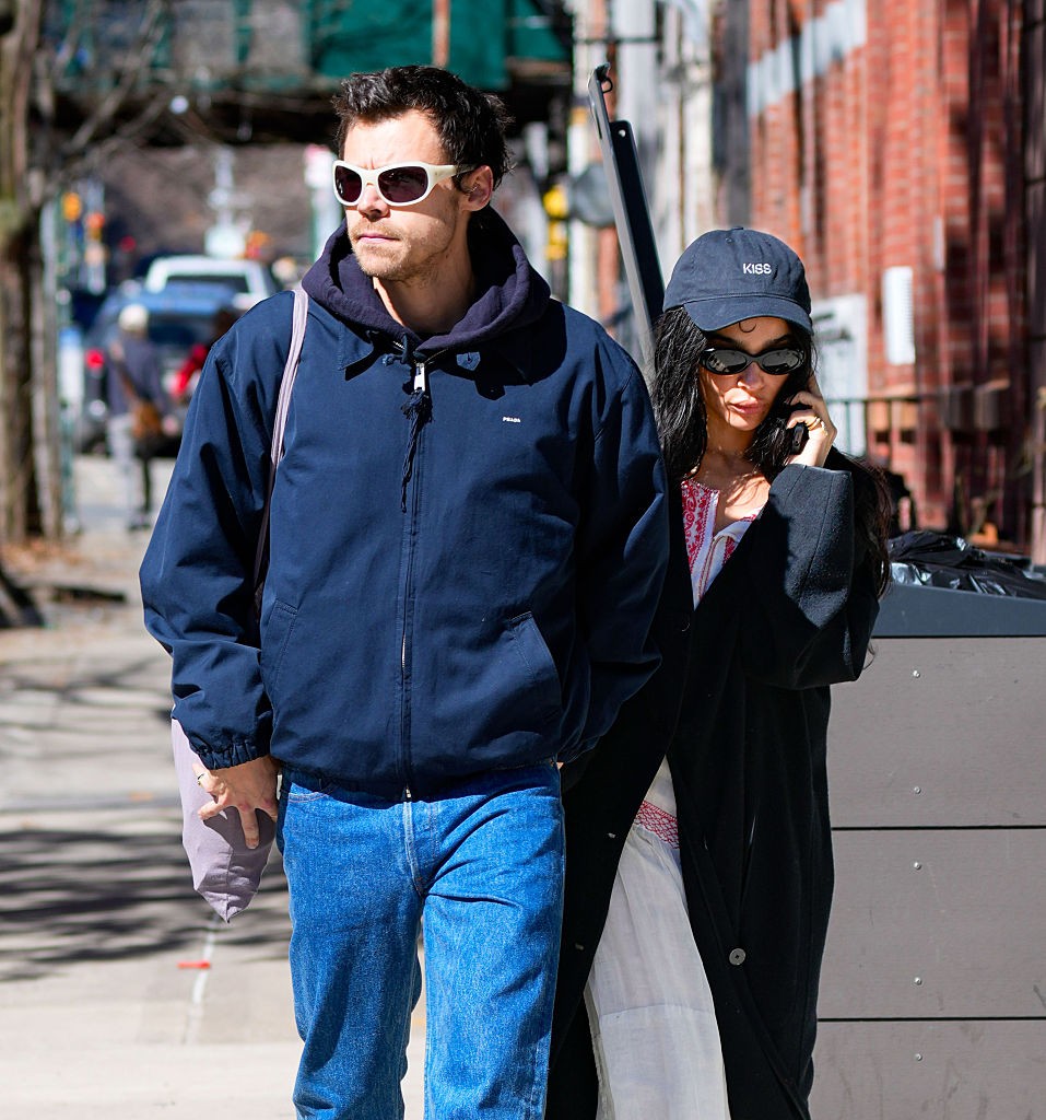 Tatuagem misteriosa une Harry Styles e Zoë Kravitz e aumenta