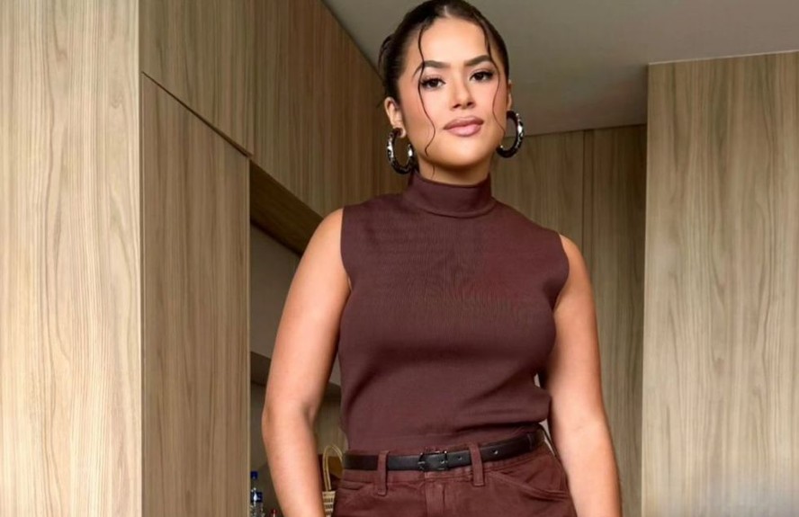 Maisa Silva elege look 'chocolate' para agenda de compromissos