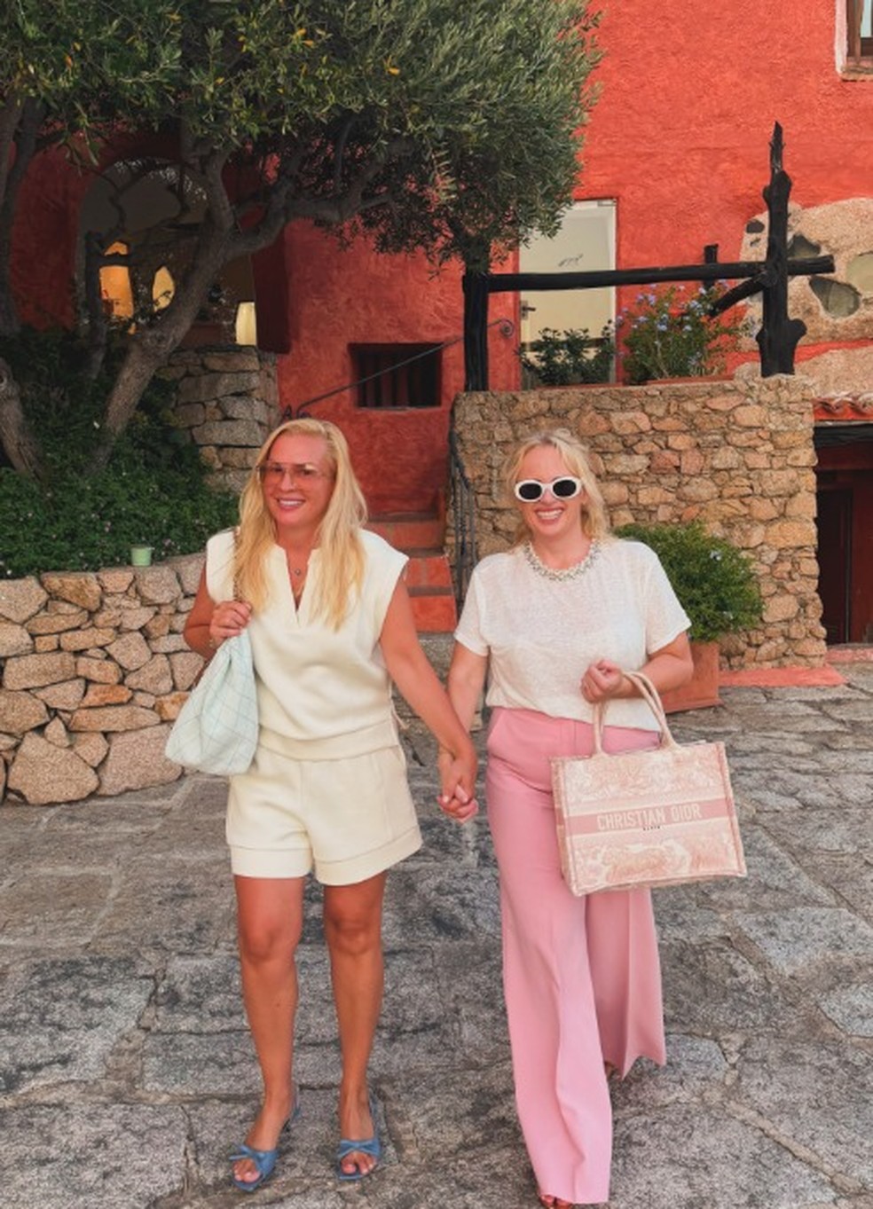 Ramona Agruma e Rebel Wilson — Foto: Reprodução/Instagram
