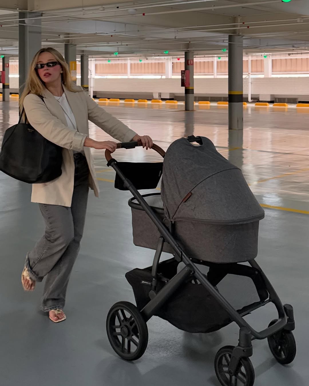 Duda Reis posa em passeio com sua filha, Aurora