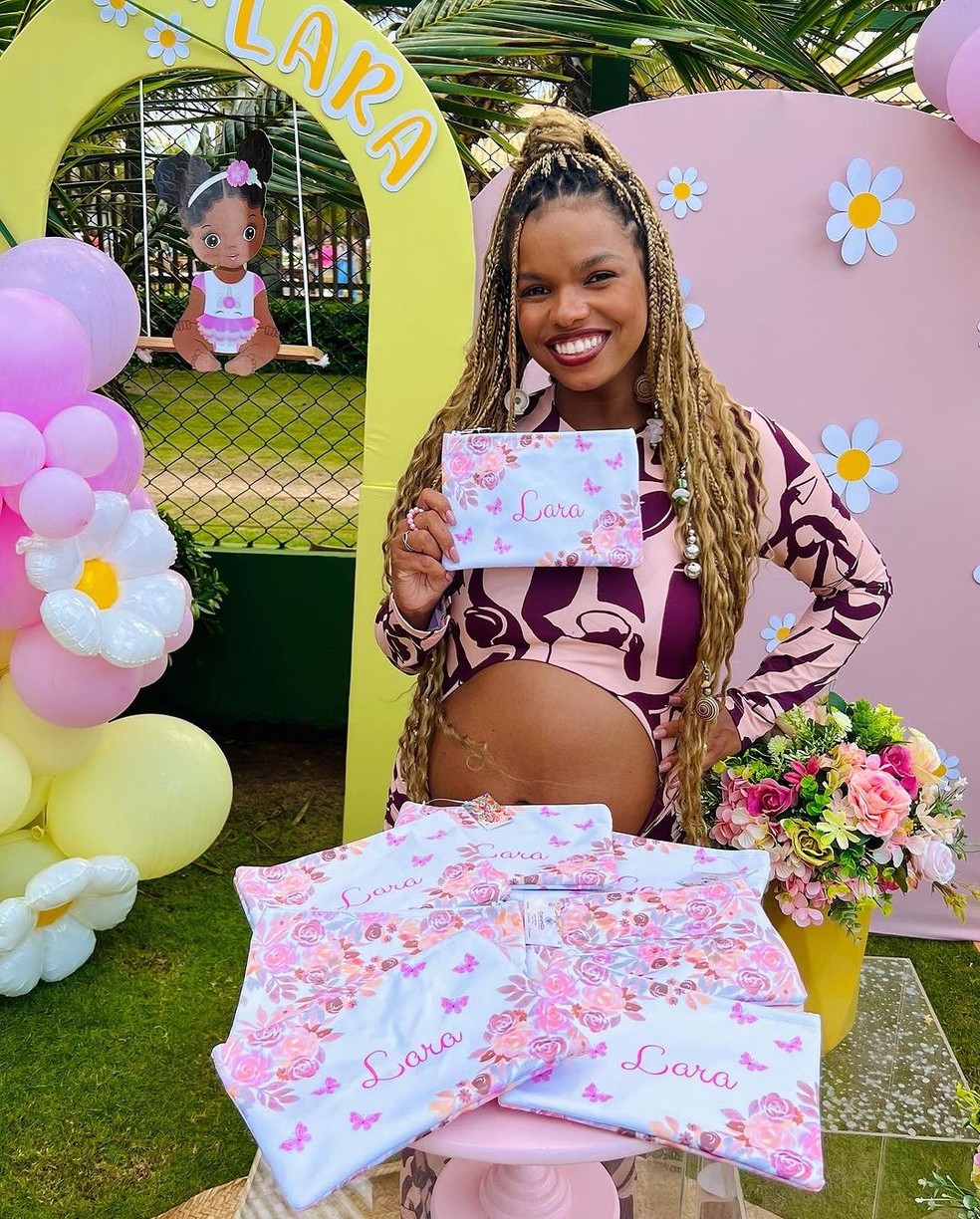 Jennifer Nascimento abre álbum do chá de bebê da filha em Salvador — Foto: Reprodução/Instagram