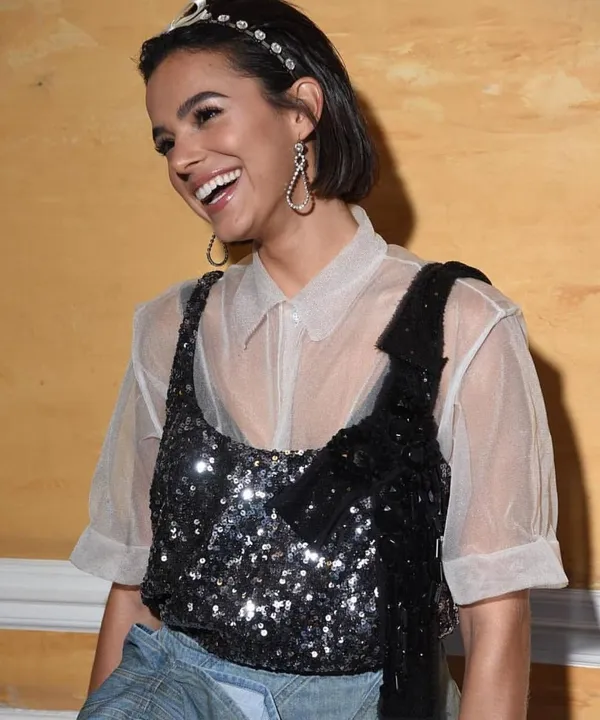 Bruna Marquezine ganha sapatos de grife britânica de luxo avaliados em quase R$ 12 mil | Celebridades | Vogue