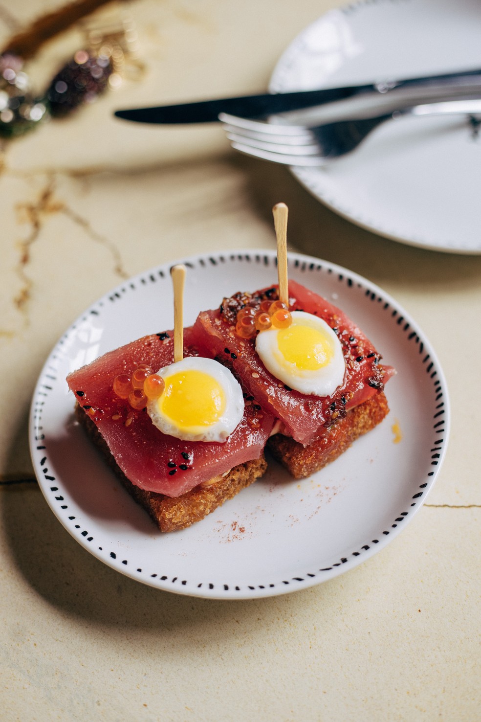 Brioche com atum fresco, do Gata Gorda — Foto: Divulgação/Daniel Iglesias