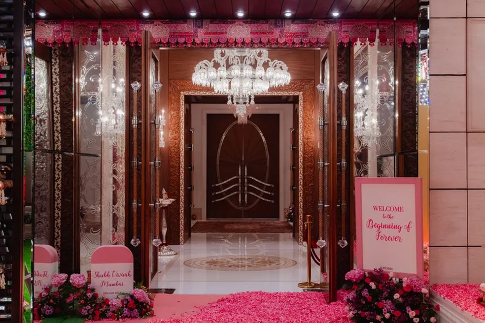 "Entrando em Antilla, que estava decorada com placas" — Foto: Joseph Radhik
