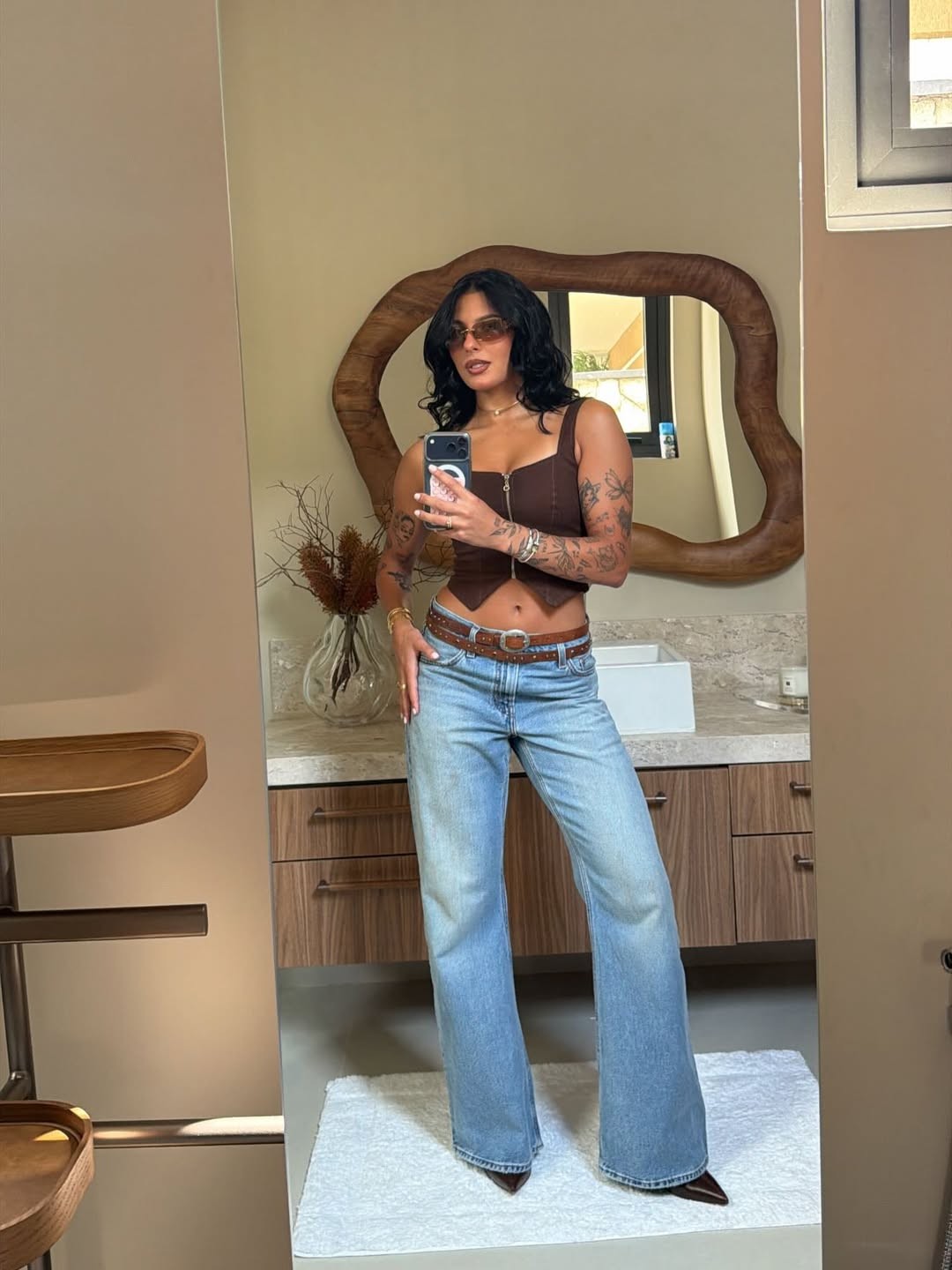 Ana Castela abre álbum de fotos de abril