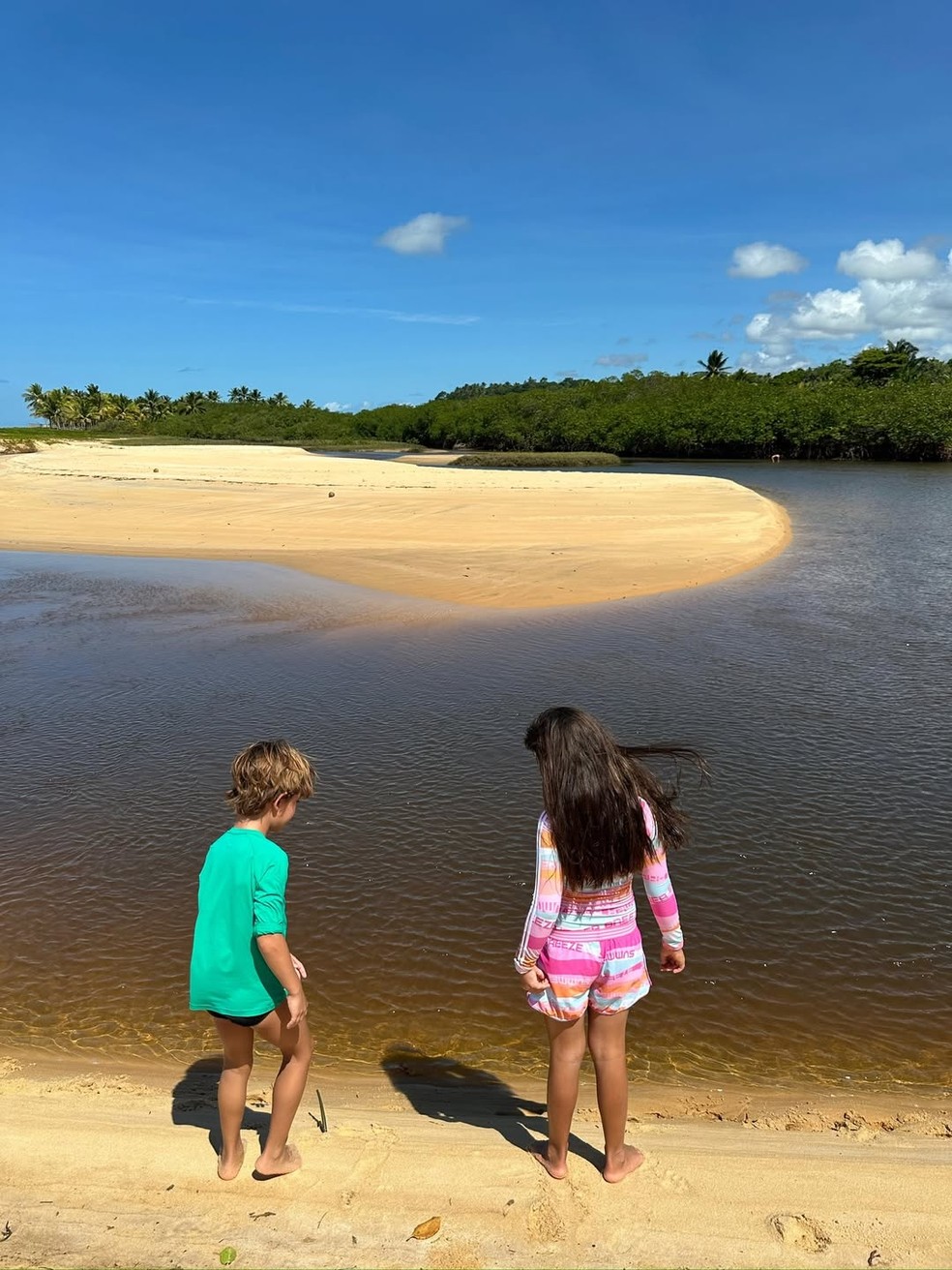 Isis Valverde encanta com álbum de fotos de viagem à Bahia — Foto: Reprodução/Instagram