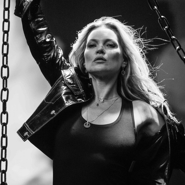Kate Moss, aos 45 anos, aparece sexy em campanha de joias | Gente