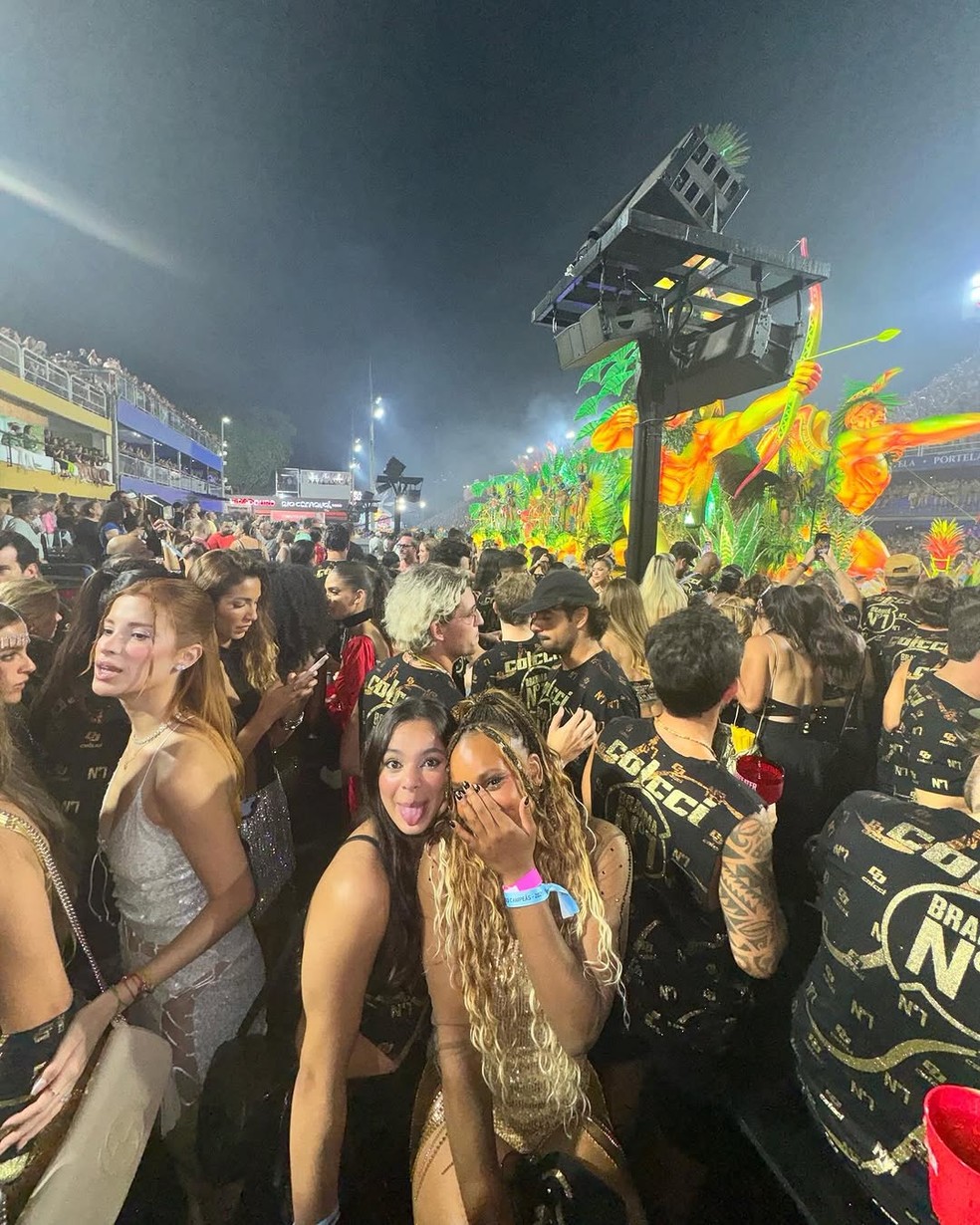 Rebeca Andrade abre álbum de fotos dos primeiros dias do mês — Foto: Reprodução/Instagram