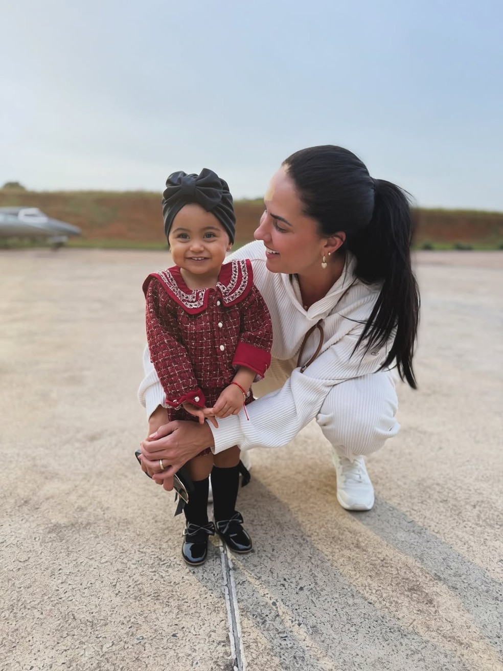 Filha de Zezé Di Camargo e Graciele Lacerda rouba a cena de turbante e blazer em Goiânia — Foto: Reprodução/Instagram