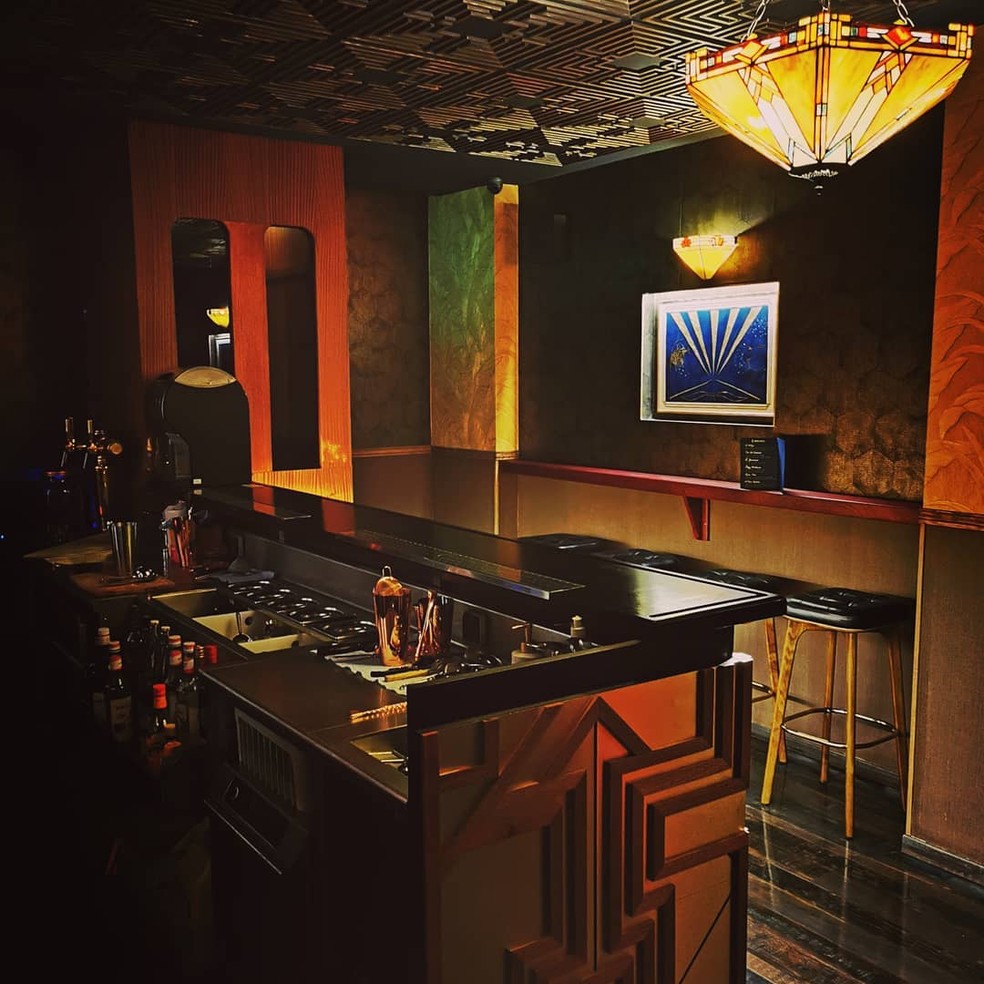 Mobster Bar Avisnull