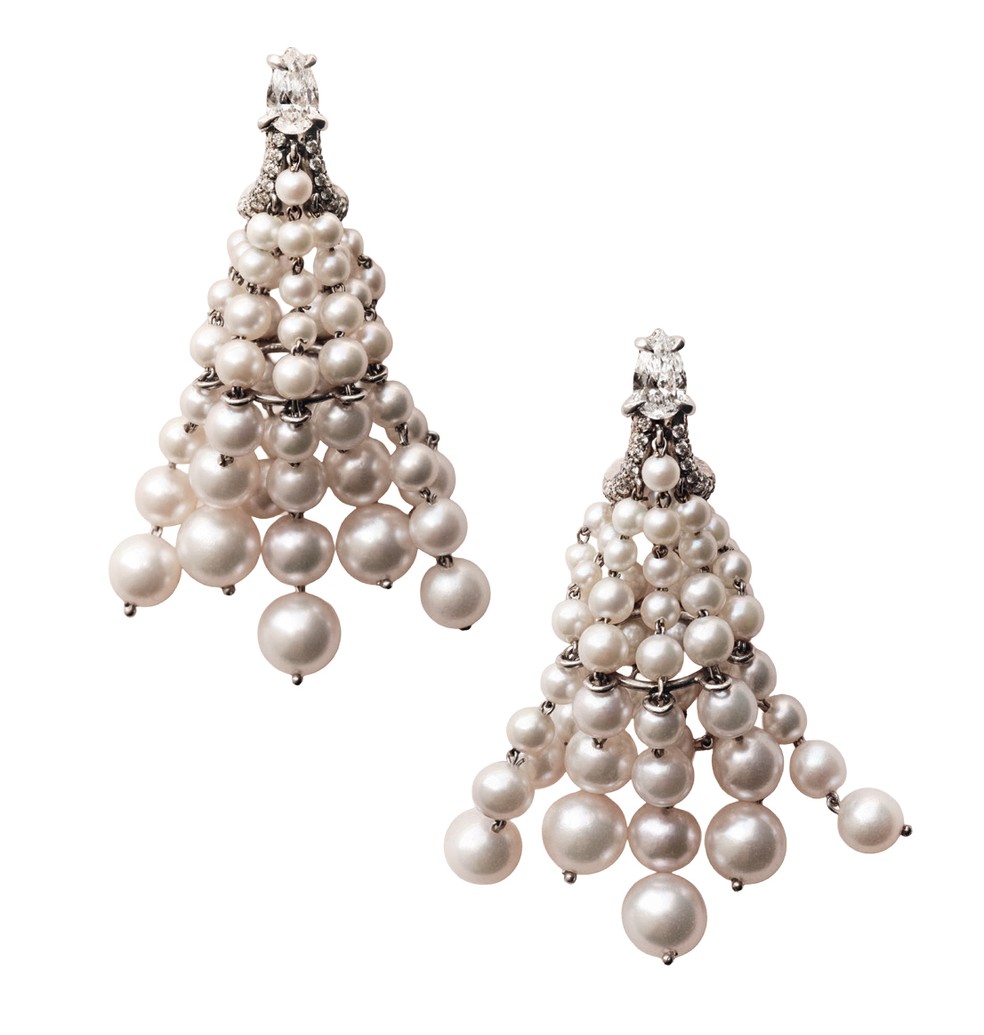 Brincos de ouro, diamantes pera, diamantes e pérolas South Sea brancas — Foto: Divulgação