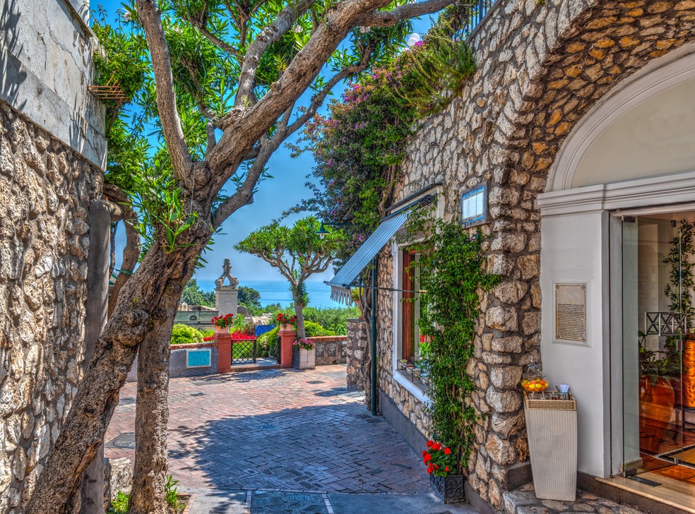 Amalfi já foi uma das repúblicas marítimas mais poderosas da Itália medieval. Hoje, o maior poder por ali é o limoncello — Foto: Getty Images