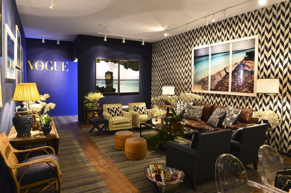 Lounge da Vogue no SPFW tem jardim vertical e clima tropical chique