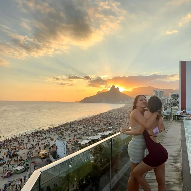 Emily Ratajkowski agradece estadia no Rio de Janeiro | Celebridades | Vogue
