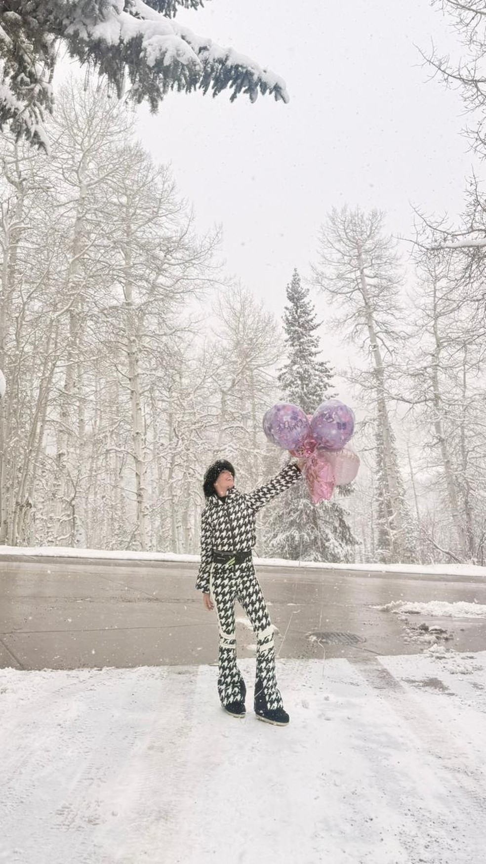 Isis Valverde celebra aniversário de 39 anos em família na neve — Foto: Divulgação/Isis Valverde