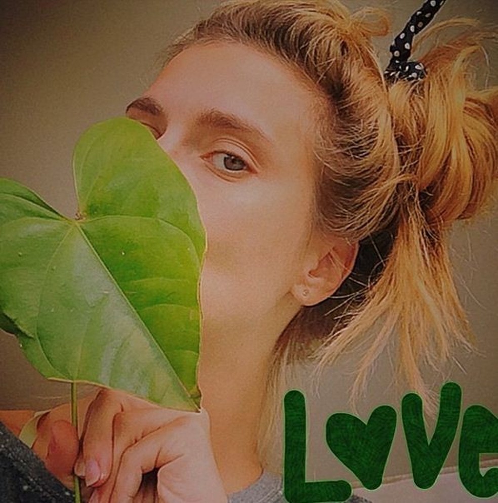 Carolina Dieckmann: "All you need is love", no Instagram (Foto: Reprodução/Instagram) — Foto: Vogue