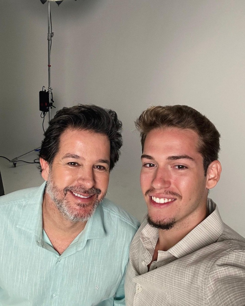 Pietro Antonelli Benício faz charme em selfie no espelho Celebridades