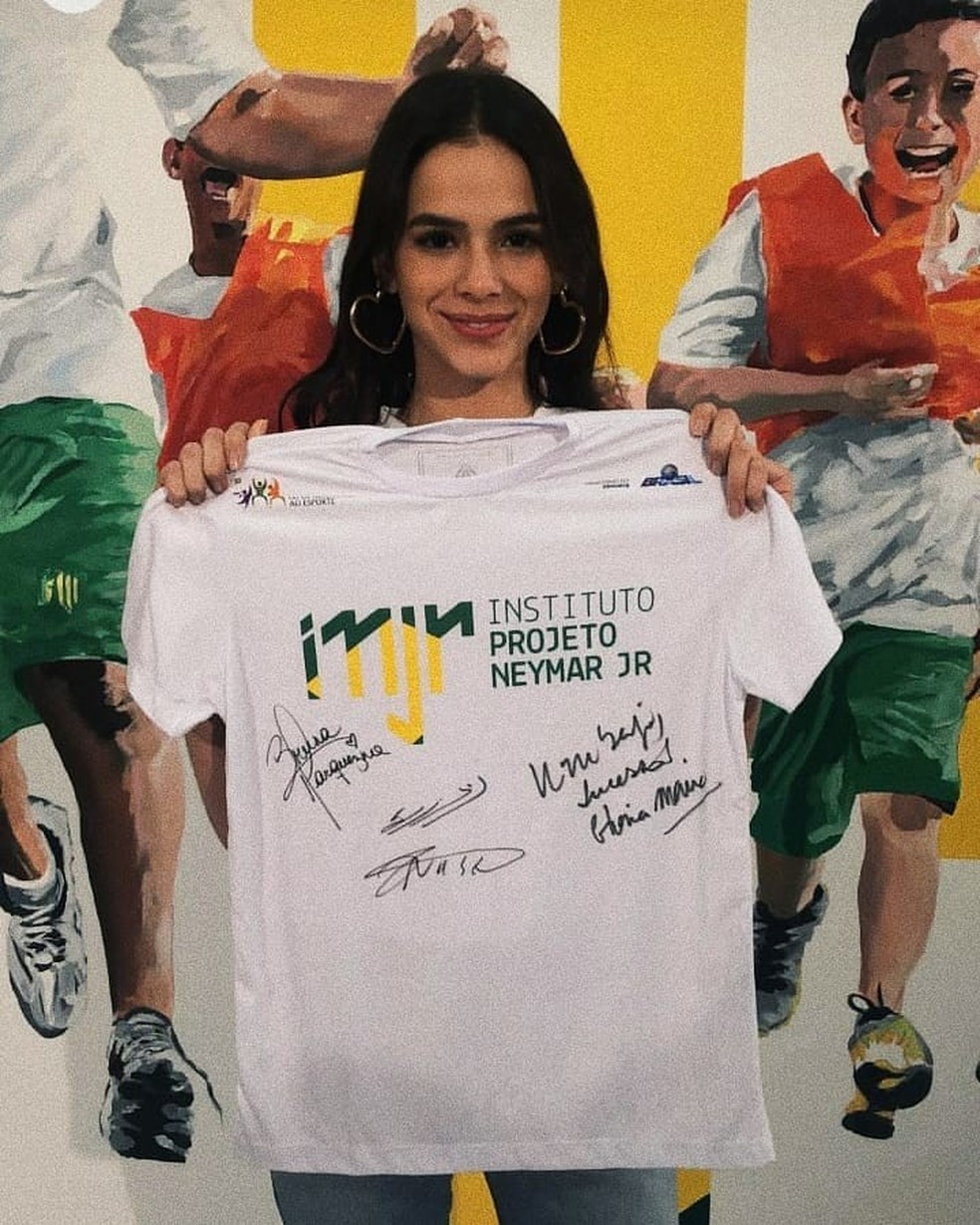 Bruna Marquezine visita o Instituto Neymar Jr. (Foto: Reprodução/Instagram) — Foto: Vogue