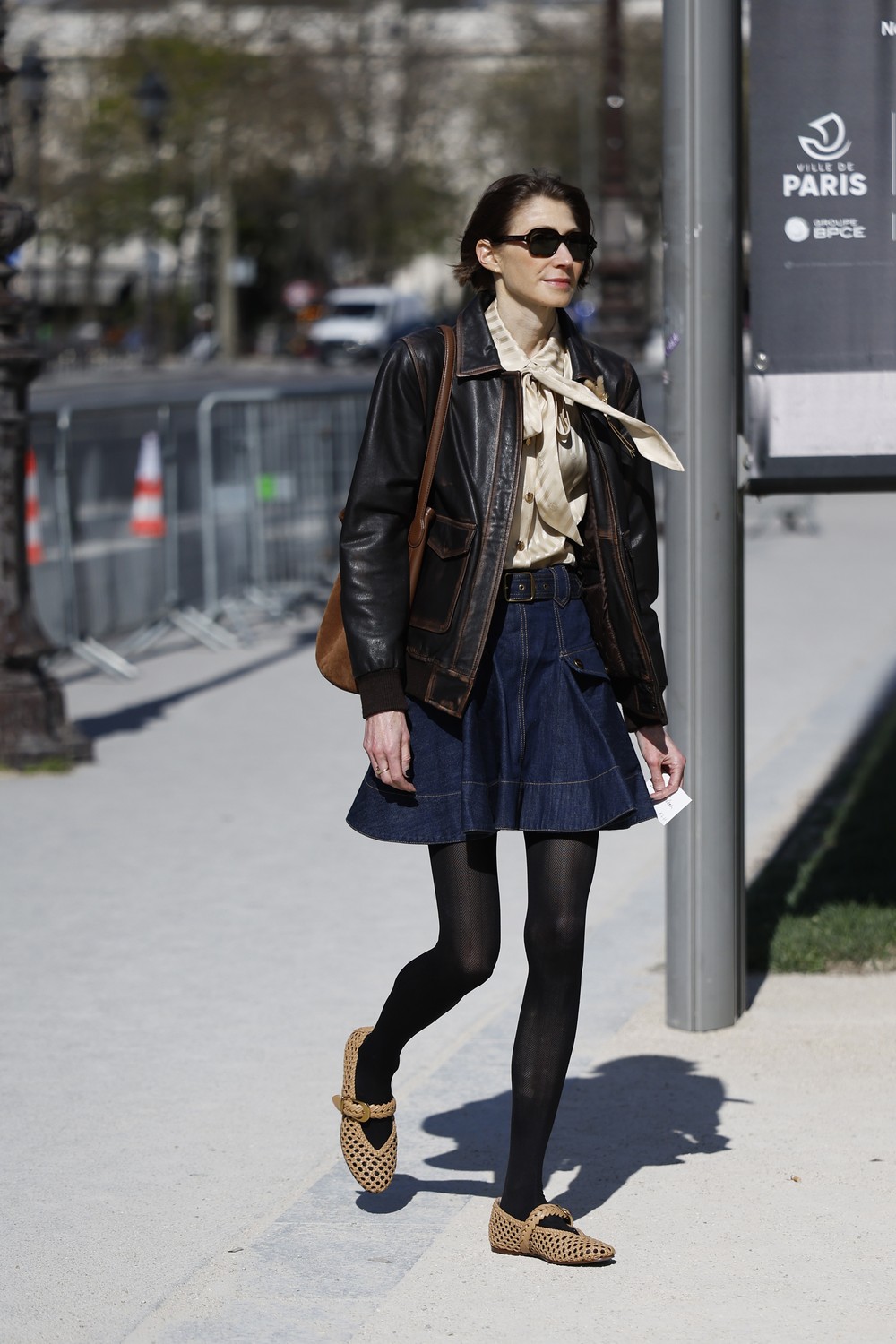 Confortável e versátil, a sapatilha marrom é um clássico do outono; confira 5 modelos para se inspirar