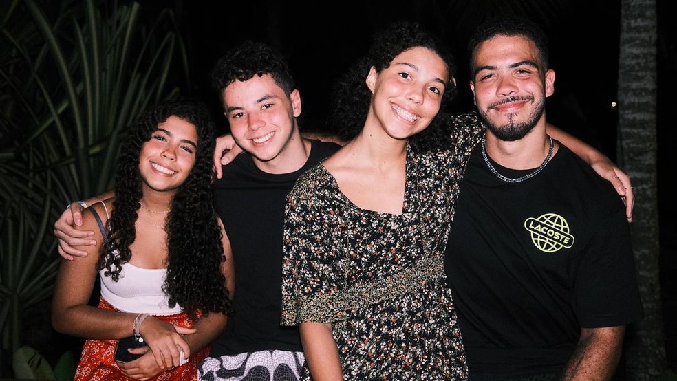 Alex, segundo filho de Ronaldo Fenômeno, se forma e surge sorridente em ...