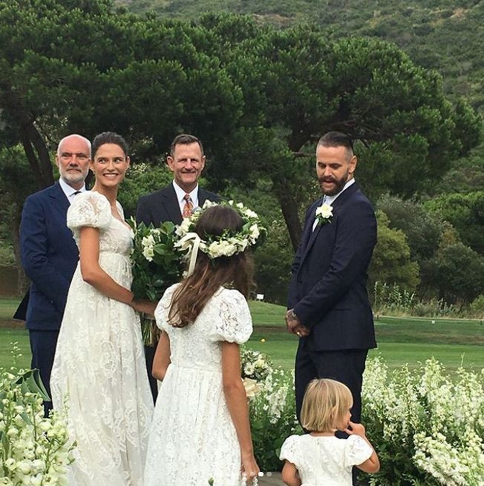 Noiva vitoriana o casamento de Bianca Balti e Matthew McRae em Laguna