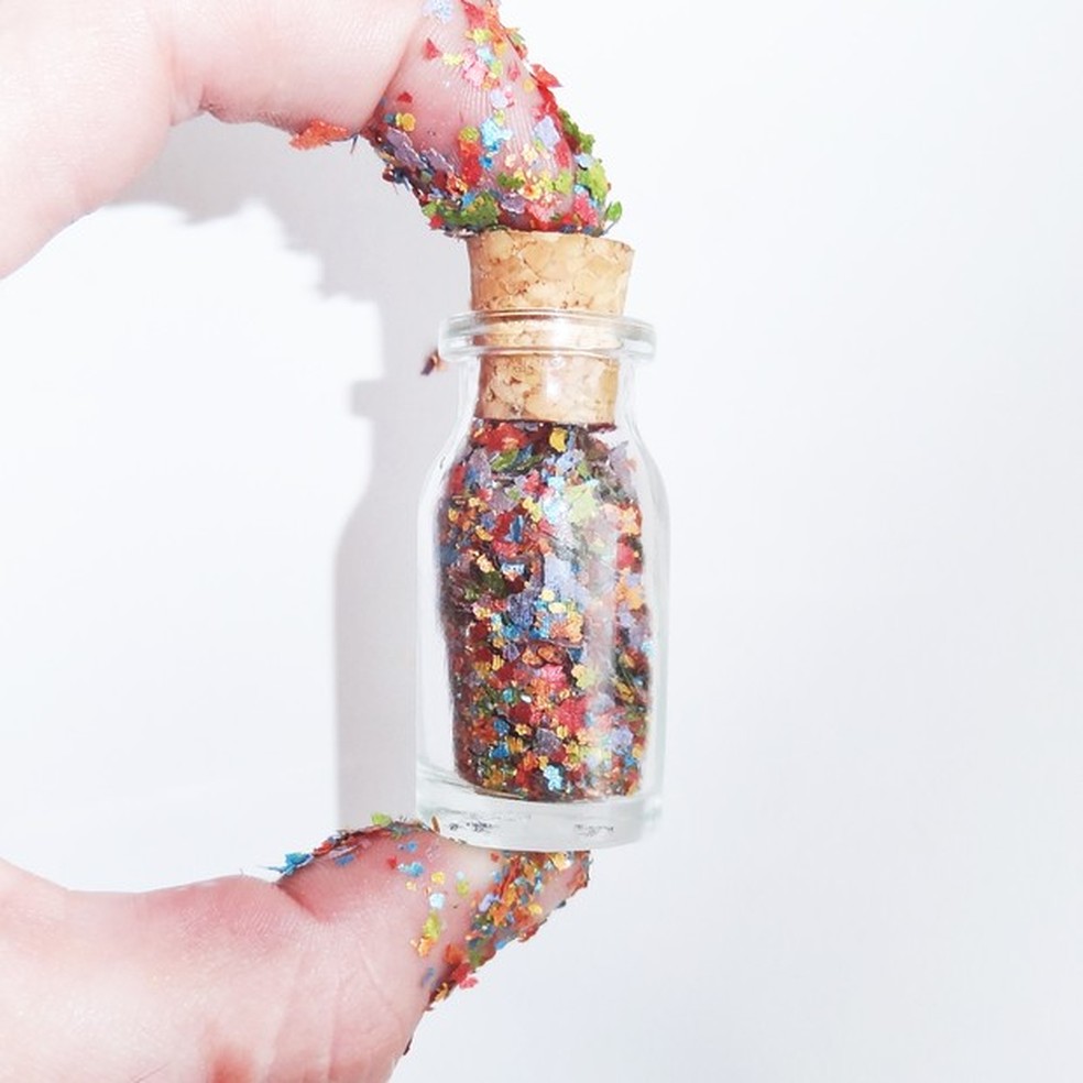 Pura glitter (Foto: Reprodução e Divulgação) — Foto: Vogue