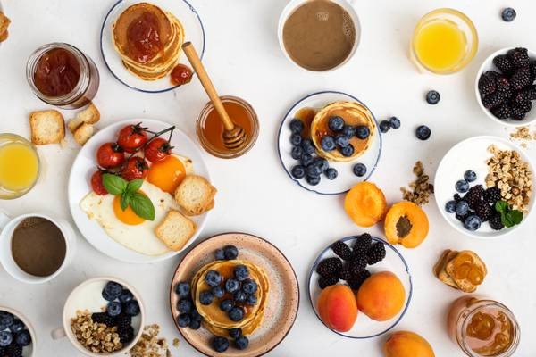 4 receitas de cafés da manhã rápidos e saudáveis com 30g de proteína