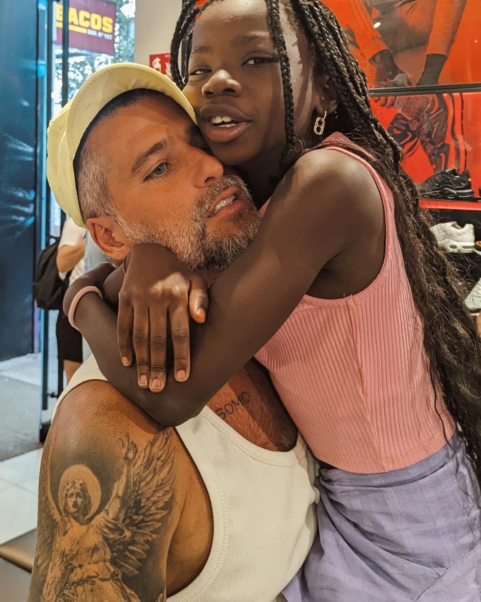 Bruno Gagliasso se derrete pela filha, Titi | Celebridades | Vogue