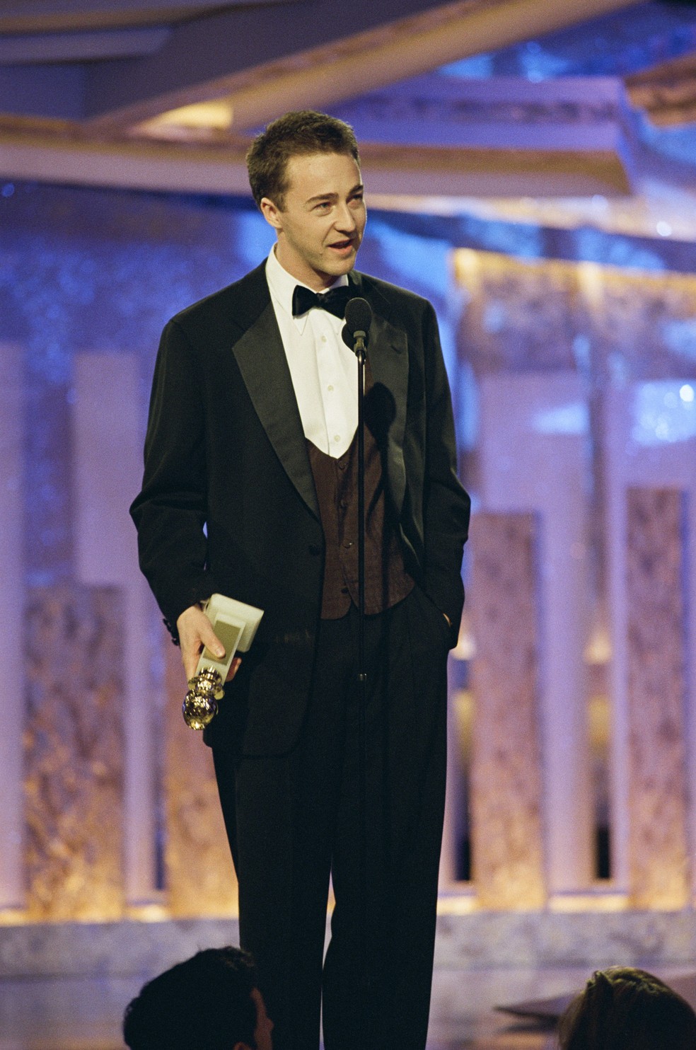 Edward Norton no Globo de Ouro em 1997 — Foto: Getty Images