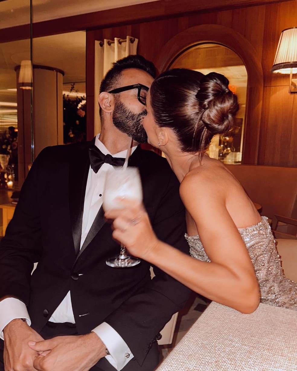 Camila Coelho exibe registros do casamento de Kadu Dantas e Peter Zawel — Foto: Reprodução/Instagram