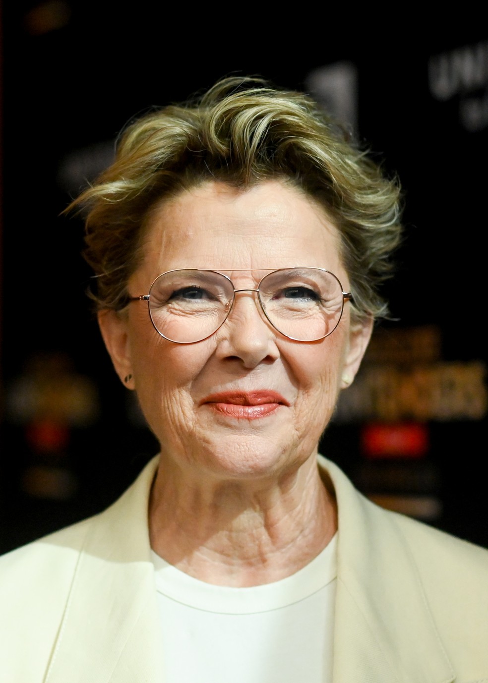 Jovem Annette Bening BENJAMIN BEATTY AINDA ATOR FATOS SOBRE O