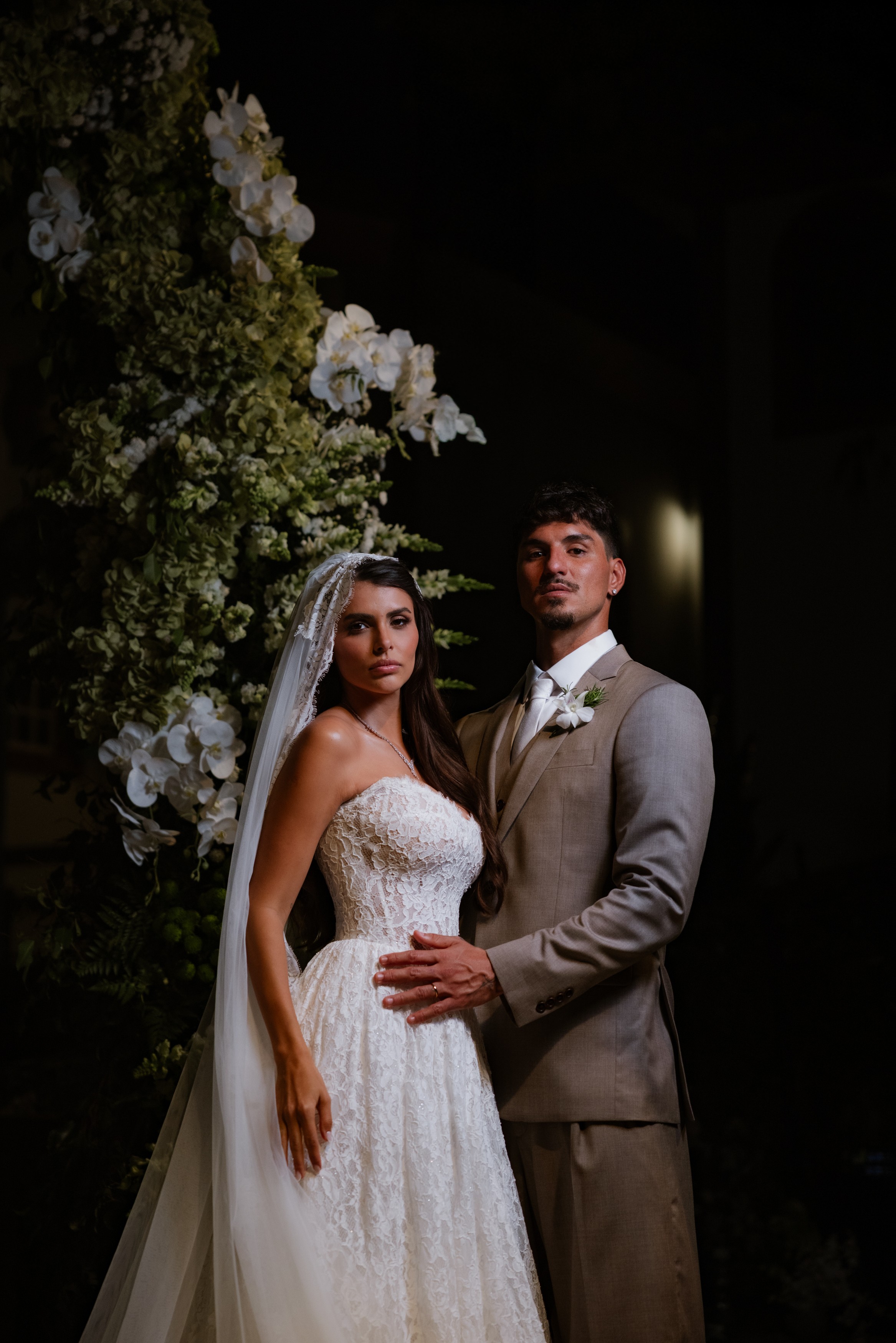 Casamento de Isabella Arantes e Gabriel Medina encanta no litoral paulista