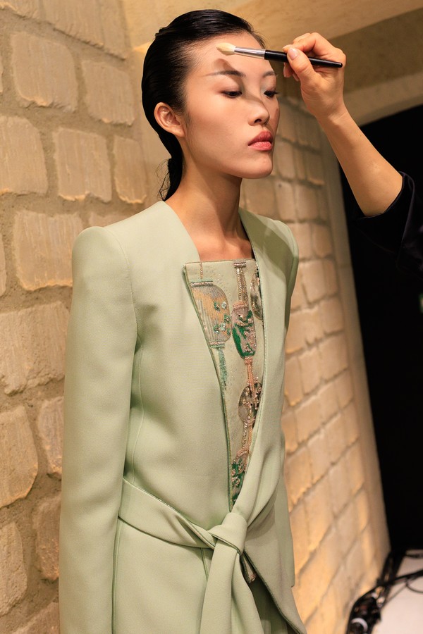 Giorgio Armani Privé: confira as fotos de backstage do verão 2026 de ...