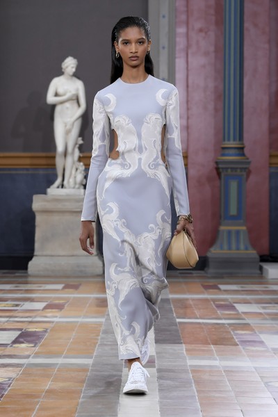 Valentino | Paris | Verão 2024 | Desfiles | Vogue