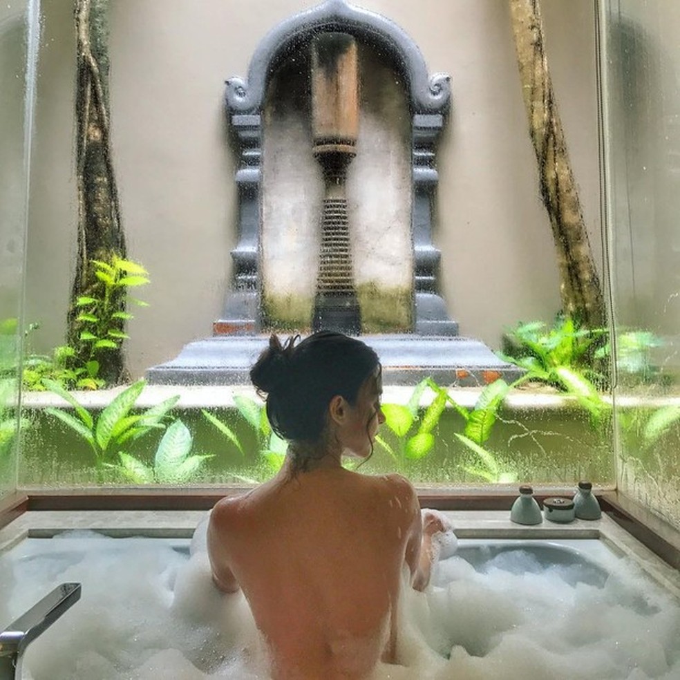 Topless de Thaila Ayala (Foto: Reprodução/Instagram) — Foto: Vogue