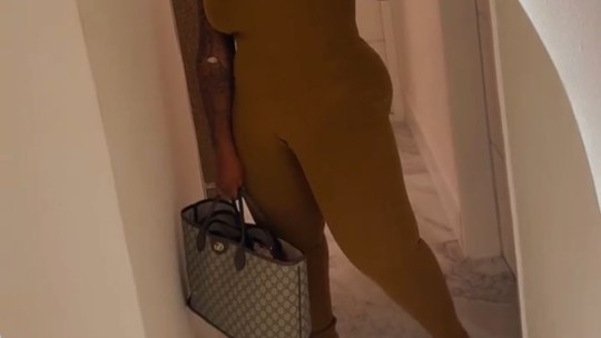 Jojo Todynho exibe nova silhueta em selfie no espelho