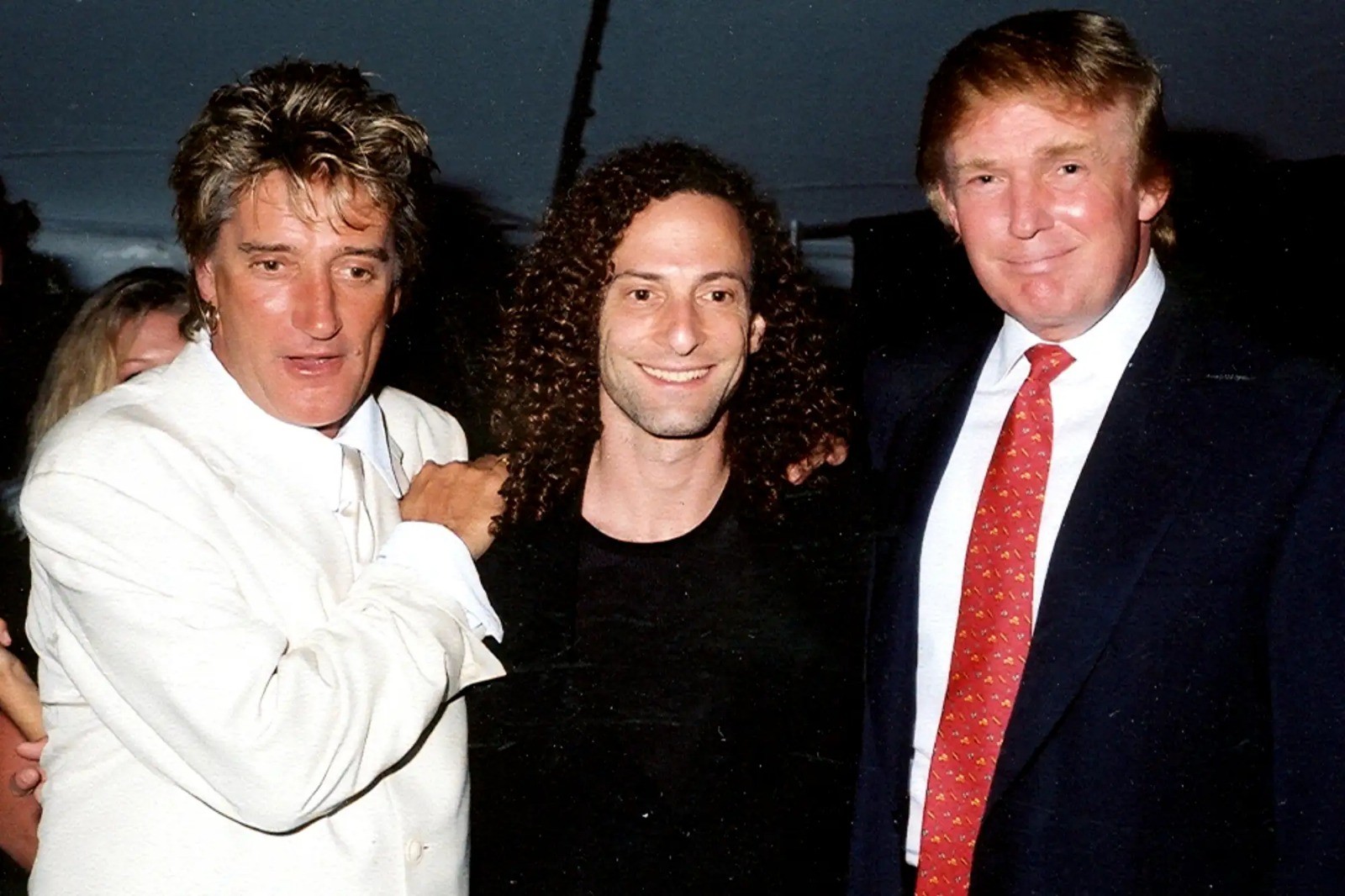 Rod Stewart comenta visita de Rei Charles aos EUA e tem fala inesperada no tapete vermelho