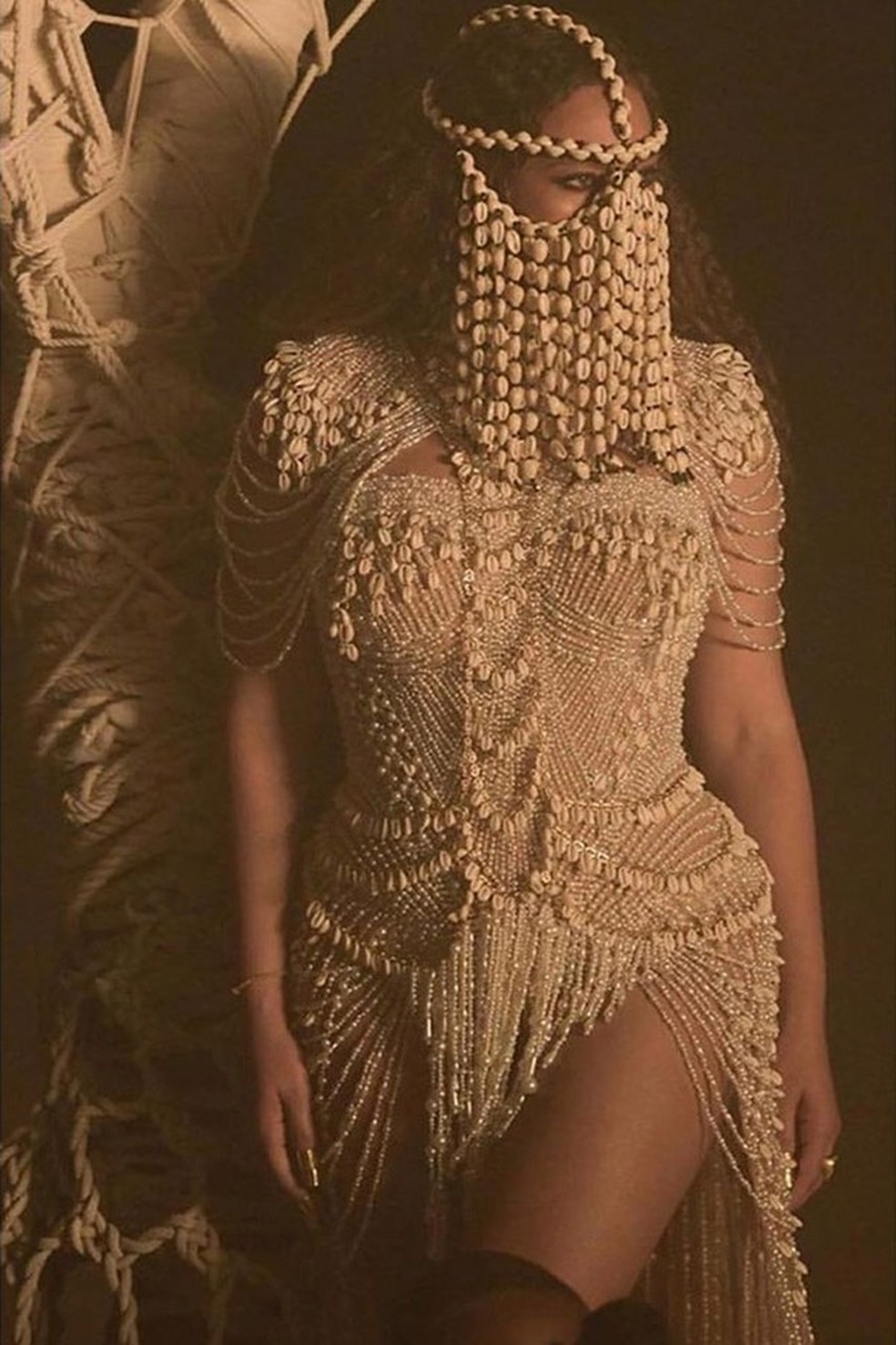 Beyoncé se surpreende e elogia look feito por designer brasiliense