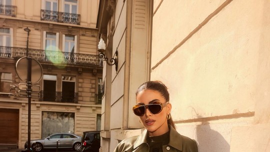 Camila Coelho brilha na Semana de Moda de Paris