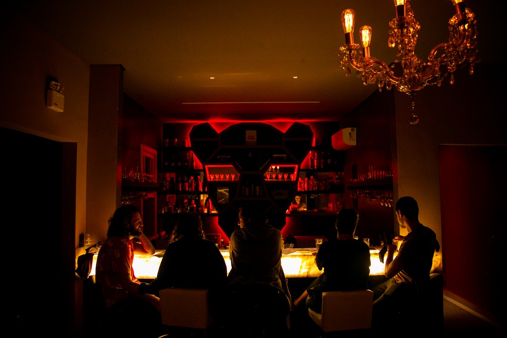 6 bares para se surpreender em Curitiba