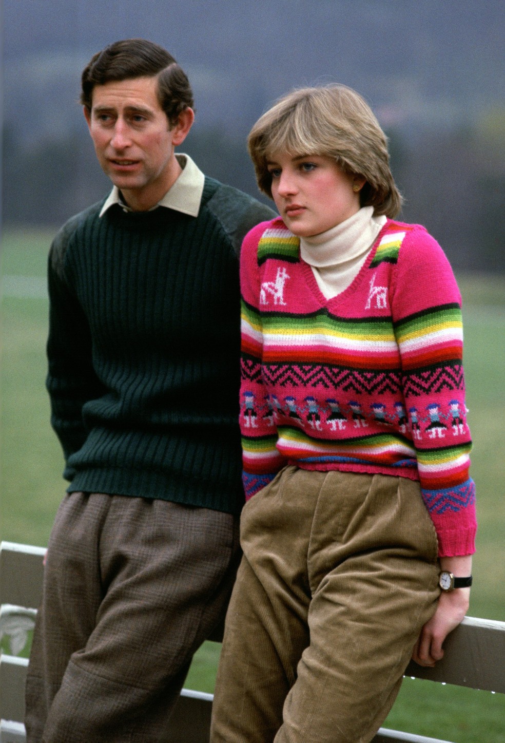 UNITED KINGDOM - MAY 06:  Prince Charles, Prince of Wales with his fiance Lady Diana Spencer during a photocall before their wedding while staying at Craigowan Lodge on the Balmoral Estate in Scotland  (Photo by Tim Graham Photo Library via Getty Images) (Foto: Tim Graham Photo Library via Get) — Foto: Vogue