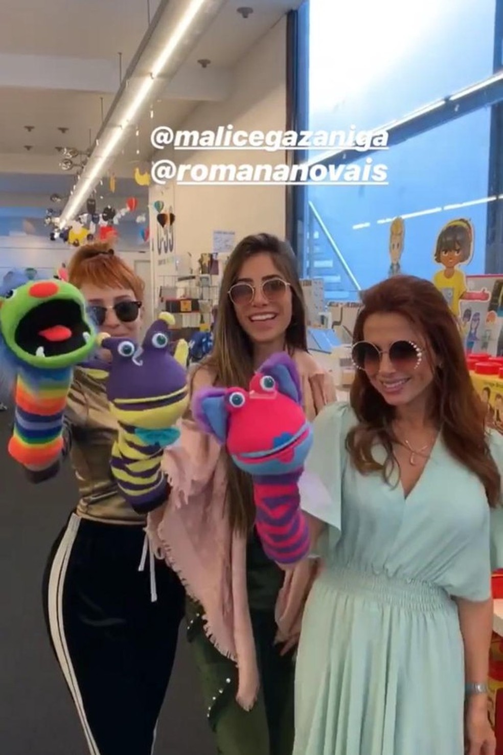 Romana faz compras com amigas na Bélgica (Foto: Reprodução / Instagram) — Foto: Vogue