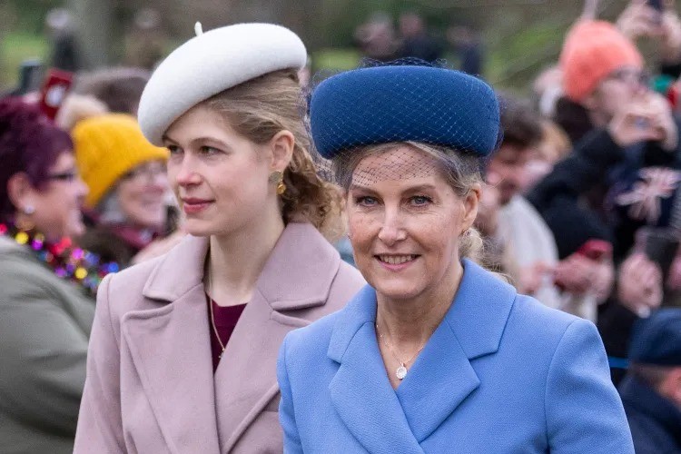 Sophie e Lady Louise se ausentam da missa de Páscoa da família real