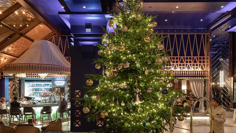 6 árvores de Natal assinadas por grifes de luxo ao redor do mundo - Casa e  Jardim